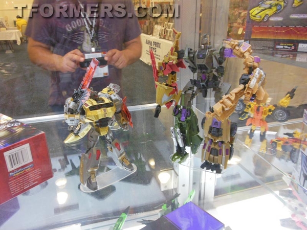 Transformers=botcon 2013 Generatations Prime Paltinum  (61 of 424)